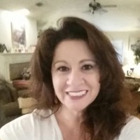 Suzy Flores