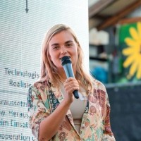 Jacqueline (Lini) Pöppe 丽佳君