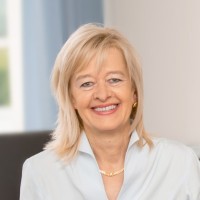 Claudia Schmid