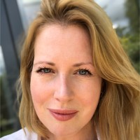 Dr Simone Raenker
