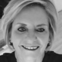 Estelle Mostert