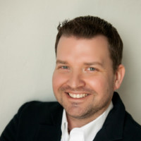 Jonathan Holt