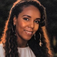 Francine Neves