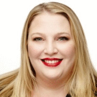 Jennifer Sardo, Hia