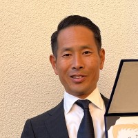 Tom Shinya 新谷　哲之介