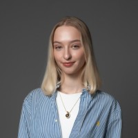 Viktoriia R.