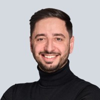 Özgür Ay