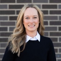 Erika Schneider, Pe