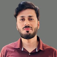 Naveed Shaikh (Craig Smith)