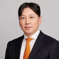 Kiwoong Lee