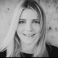 Nomi De Grijs