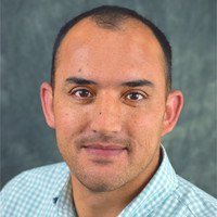 Younis Mahmoodi, Pe