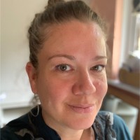 Kirsten van den Hout