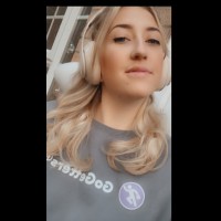 Ellie De Simone