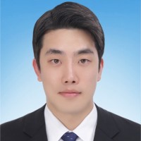 김진웅