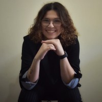 Larissa R Pereira