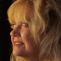 Annie Bloom
