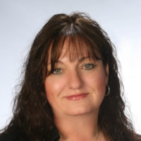 Bronwyn Hall