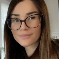 caroline simond