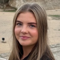 Loreena Klomp