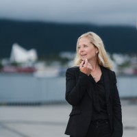 Lone Helle