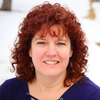 Leslie A Tierney