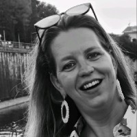 Danielle Van Es