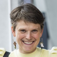 Ariane R Decramer