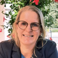 Esther de Jong van den Brand