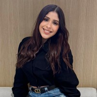 Larissa L Andrade