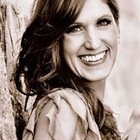 Dee Nolan