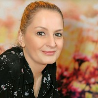 Sandra Hirst