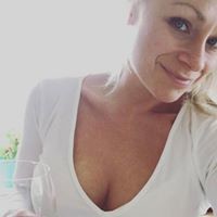 Zsanett Tóvári