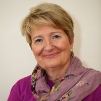 Nola Leach