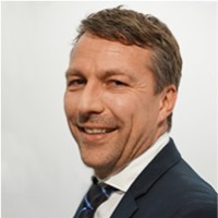 Stefan Warta
