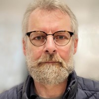 Lars L.
