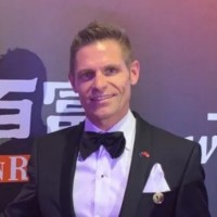 Gerard 慈利 ジェラルド Robb 路部  ロブ