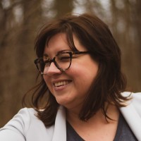 Sarah Hogan, Mlis, Cae