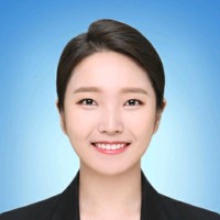 Julie Yeeun Park 박예은