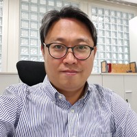 Dong Jin Lee