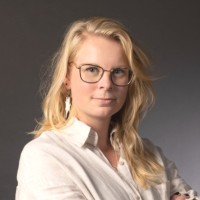Maureen KNOL