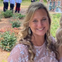Lora Schott
