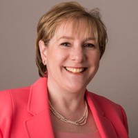 Fiona Mobbs CREATOR OF “YOUR STYLIST IN A BOX”