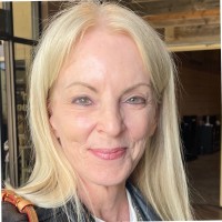 Bobbi Staples