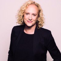 Julia Ewert (MBA, FAIM)