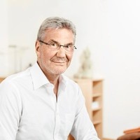 Manfred Simon