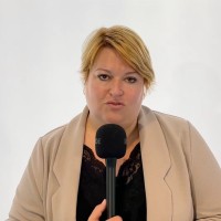 Stéphanie PERNOD