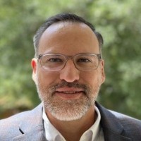Dr. Efrain Uribe