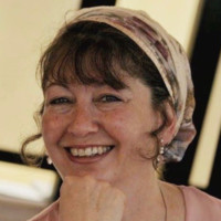 Naomi Kahn