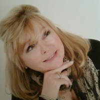 V Monica Mandel